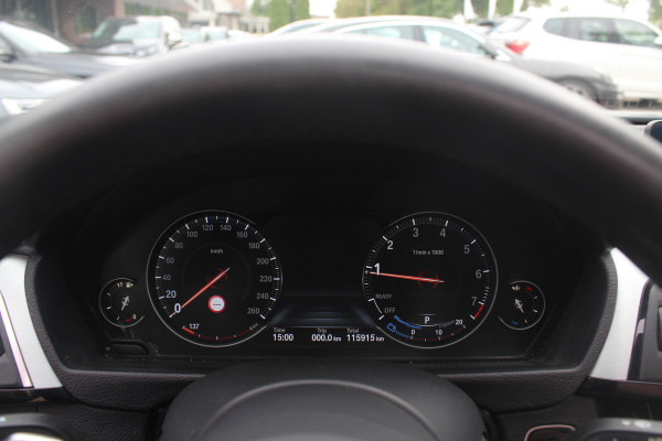 BMW 3 Serie Touring 330i M Sport Edition / M Performance / Trekhaak / Panoramadak / 360Camera / Leder / 19'' / Head-up / Navigatie / Harman Kardon / Stoelverwarming / DAB / Cruise Control