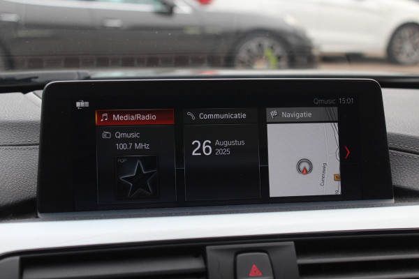BMW 3 Serie Touring 330i M Sport Edition / M Performance / Trekhaak / Panoramadak / 360Camera / Leder / 19'' / Head-up / Navigatie / Harman Kardon / Stoelverwarming / DAB / Cruise Control