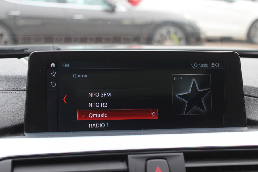 BMW 3 Serie Touring 330i M Sport Edition / M Performance / Trekhaak / Panoramadak / 360Camera / Leder / 19'' / Head-up / Navigatie / Harman Kardon / Stoelverwarming / DAB / Cruise Control