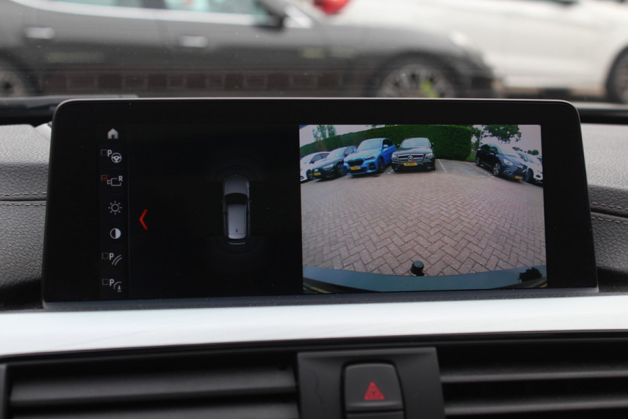 BMW 3 Serie Touring 330i M Sport Edition / M Performance / Trekhaak / Panoramadak / 360Camera / Leder / 19'' / Head-up / Navigatie / Harman Kardon / Stoelverwarming / DAB / Cruise Control