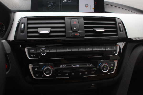 BMW 3 Serie Touring 330i M Sport Edition / M Performance / Trekhaak / Panoramadak / 360Camera / Leder / 19'' / Head-up / Navigatie / Harman Kardon / Stoelverwarming / DAB / Cruise Control