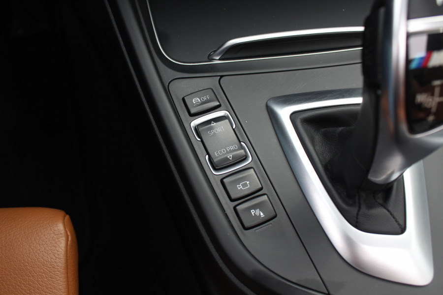 BMW 3 Serie Touring 330i M Sport Edition / M Performance / Trekhaak / Panoramadak / 360Camera / Leder / 19'' / Head-up / Navigatie / Harman Kardon / Stoelverwarming / DAB / Cruise Control