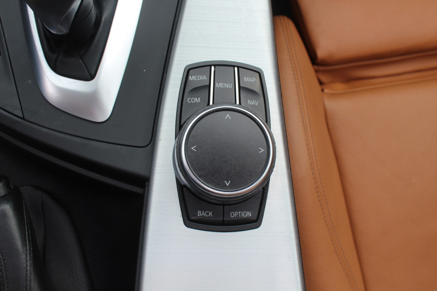 BMW 3 Serie Touring 330i M Sport Edition / M Performance / Trekhaak / Panoramadak / 360Camera / Leder / 19'' / Head-up / Navigatie / Harman Kardon / Stoelverwarming / DAB / Cruise Control