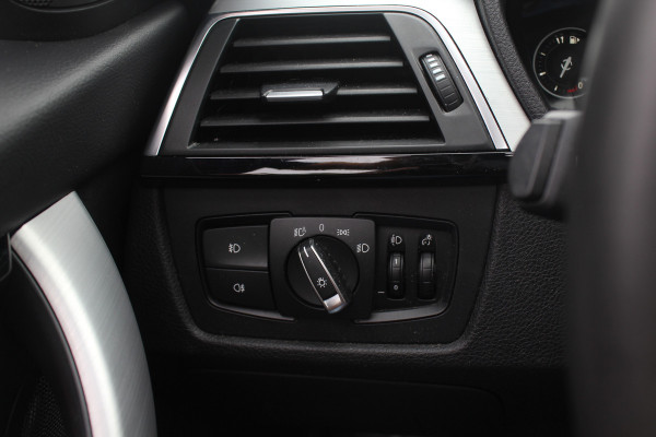 BMW 3 Serie Touring 330i M Sport Edition / M Performance / Trekhaak / Panoramadak / 360Camera / Leder / 19'' / Head-up / Navigatie / Harman Kardon / Stoelverwarming / DAB / Cruise Control