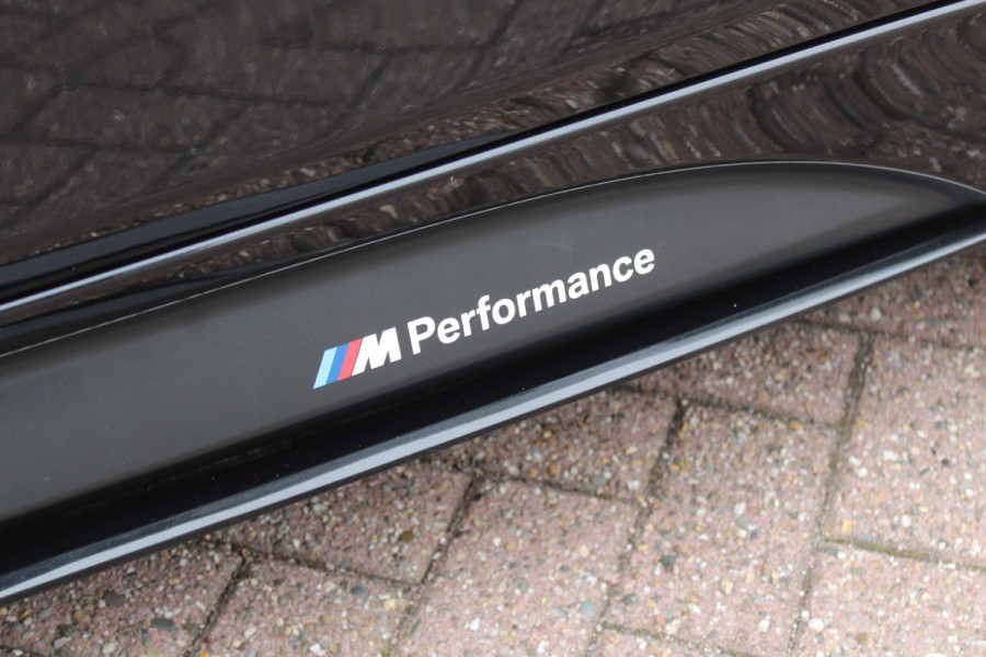 BMW 3 Serie Touring 330i M Sport Edition / M Performance / Trekhaak / Panoramadak / 360Camera / Leder / 19'' / Head-up / Navigatie / Harman Kardon / Stoelverwarming / DAB / Cruise Control