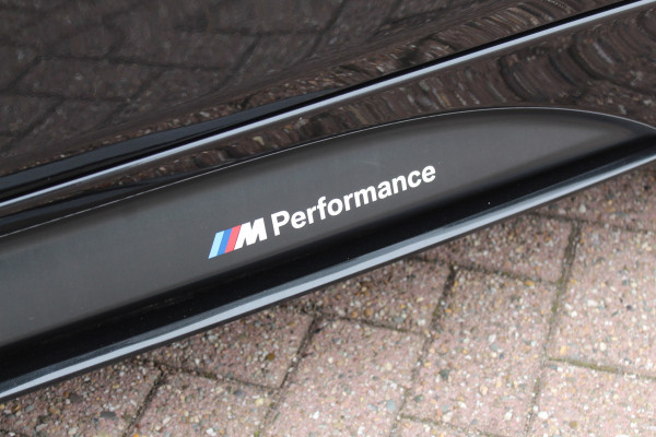 BMW 3 Serie Touring 330i M Sport Edition / M Performance / Trekhaak / Panoramadak / 360Camera / Leder / 19'' / Head-up / Navigatie / Harman Kardon / Stoelverwarming / DAB / Cruise Control
