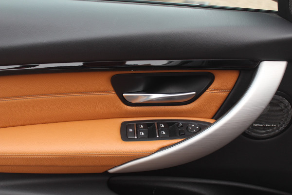 BMW 3 Serie Touring 330i M Sport Edition / M Performance / Trekhaak / Panoramadak / 360Camera / Leder / 19'' / Head-up / Navigatie / Harman Kardon / Stoelverwarming / DAB / Cruise Control
