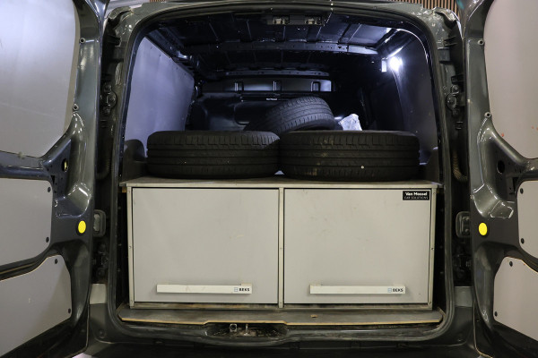 Ford Transit Connect 1.5 EcoBlue L2 | Inrichting | Cruise control | Trekhaak | CarPlay | Airco | Elek. ramen | NAP Logisch | Nieuwe APK | Dealer onderhouden