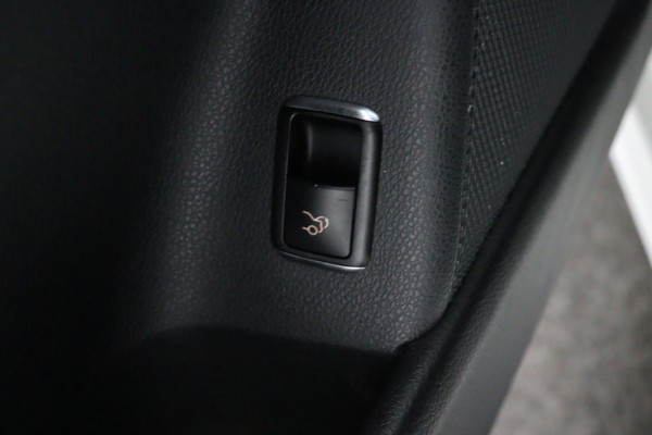 Mercedes-Benz CLA-Klasse 180 Business Solution AMG*AUTOM*PANO*CAM*TEL*NAVI*