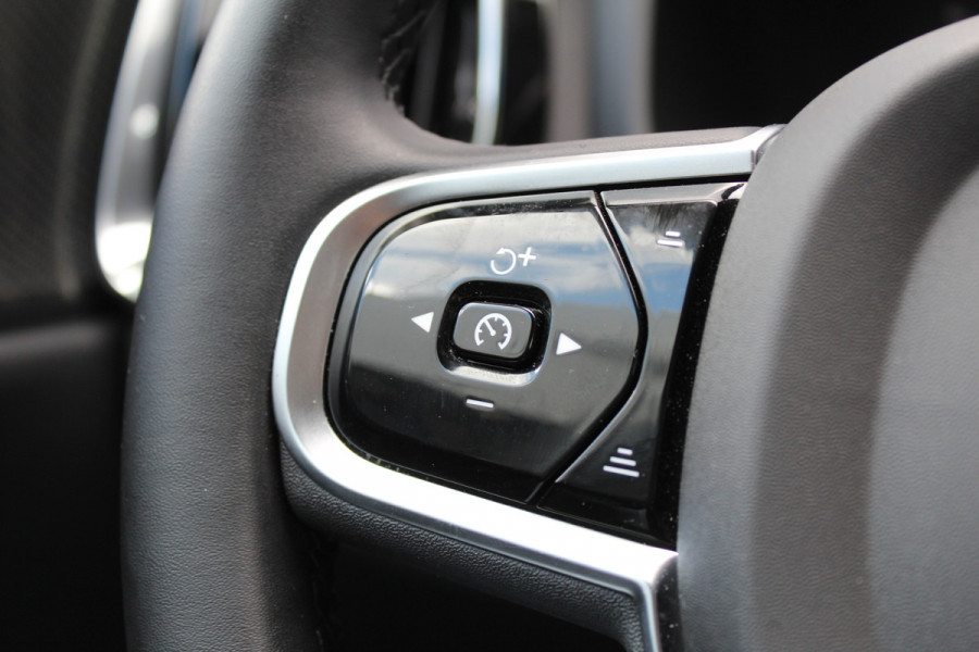 Volvo V60 2.0 T6 Plug-in hybrid AWD Plus Dark | Panoramadak | Trekhaak | H&K | BLIS | 360 Camera | Winterpack