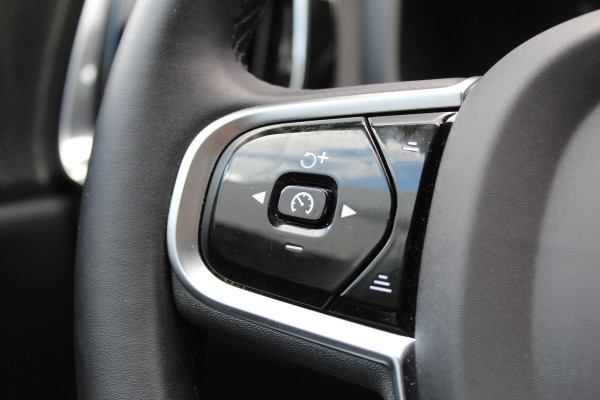 Volvo V60 2.0 T6 Plug-in hybrid AWD Plus Dark | Panoramadak | Trekhaak | H&K | BLIS | 360 Camera | Winterpack