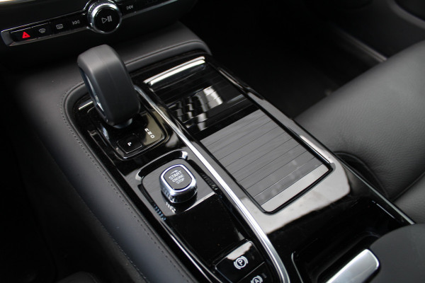 Volvo V60 2.0 T6 Plug-in hybrid AWD Plus Dark | Panoramadak | Trekhaak | H&K | BLIS | 360 Camera | Winterpack