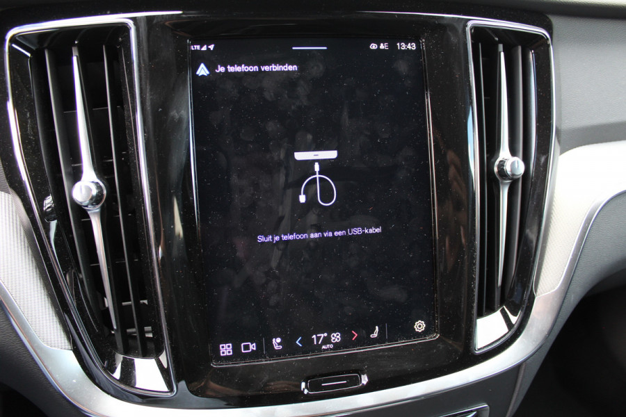 Volvo V60 2.0 T6 Plug-in hybrid AWD Plus Dark | Panoramadak | Trekhaak | H&K | BLIS | 360 Camera | Winterpack