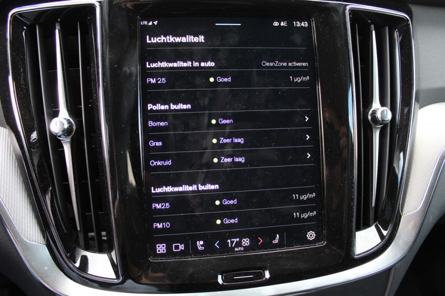 Volvo V60 2.0 T6 Plug-in hybrid AWD Plus Dark | Panoramadak | Trekhaak | H&K | BLIS | 360 Camera | Winterpack