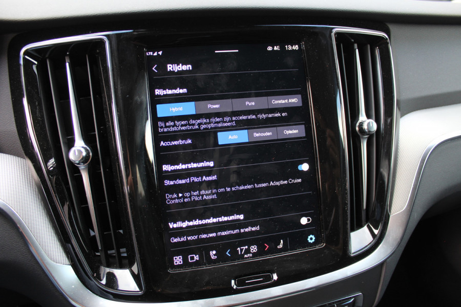 Volvo V60 2.0 T6 Plug-in hybrid AWD Plus Dark | Panoramadak | Trekhaak | H&K | BLIS | 360 Camera | Winterpack