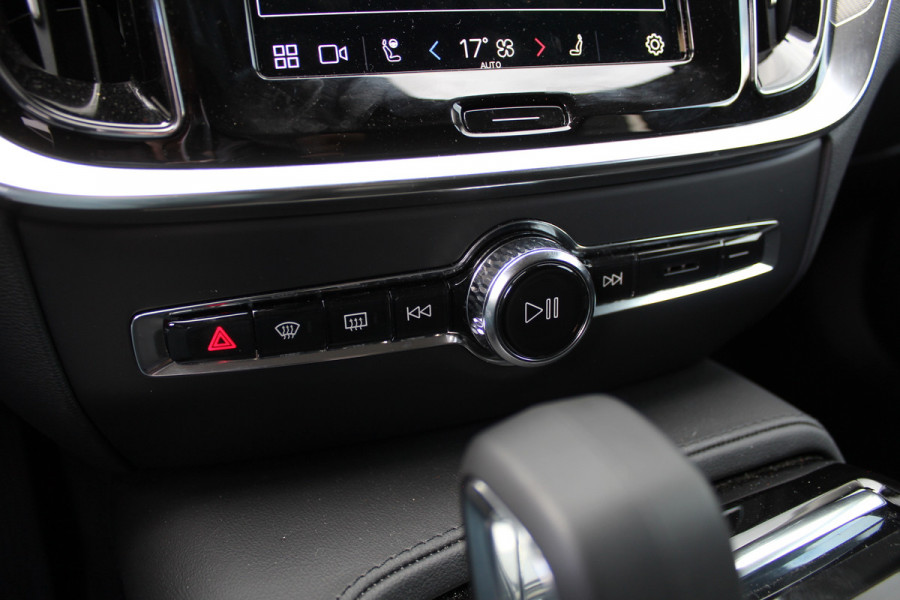 Volvo V60 2.0 T6 Plug-in hybrid AWD Plus Dark | Panoramadak | Trekhaak | H&K | BLIS | 360 Camera | Winterpack
