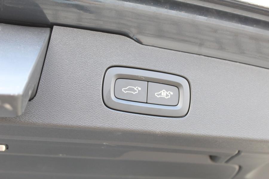 Volvo V60 2.0 T6 Plug-in hybrid AWD Plus Dark | Panoramadak | Trekhaak | H&K | BLIS | 360 Camera | Winterpack