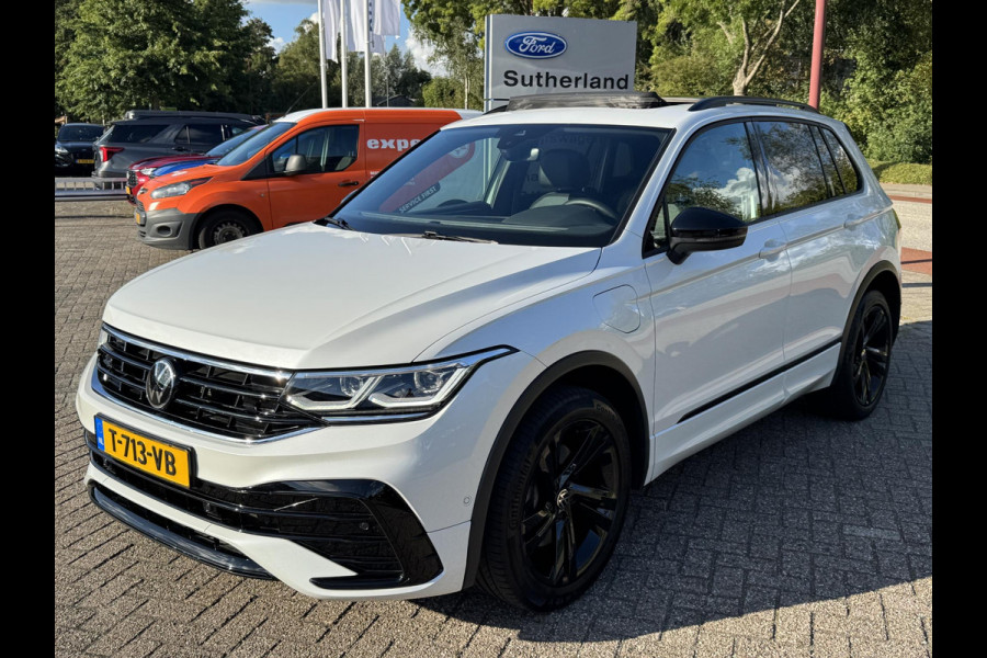 Volkswagen Tiguan 1.4 TSI eHybrid R-Line Business+ 245pk PHEV | Trekhaak | Panorama dak | Adaptieve Cruise | Achteruitrijcamera | Stoelverwarming | Virtuele cockpit | 1.800kg Trekgewicht ! Volkswagen Tiguan 1.4 TSI eHybrid R-Line Business+ 245pk PHEV | Trekhaak | Panorama dak | Adaptieve Cruise | Achteruitrijcamera | Stoelverwarming | Virtuele cockpit | 1.800kg Trekgewicht !