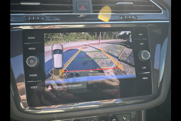 Volkswagen Tiguan 1.4 TSI eHybrid R-Line Business+ 245pk PHEV | Trekhaak | Panorama dak | Adaptieve Cruise | Achteruitrijcamera | Stoelverwarming | Virtuele cockpit | 1.800kg Trekgewicht ! Volkswagen Tiguan 1.4 TSI eHybrid R-Line Business+ 245pk PHEV | Trekhaak | Panorama dak | Adaptieve Cruise | Achteruitrijcamera | Stoelverwarming | Virtuele cockpit | 1.800kg Trekgewicht !