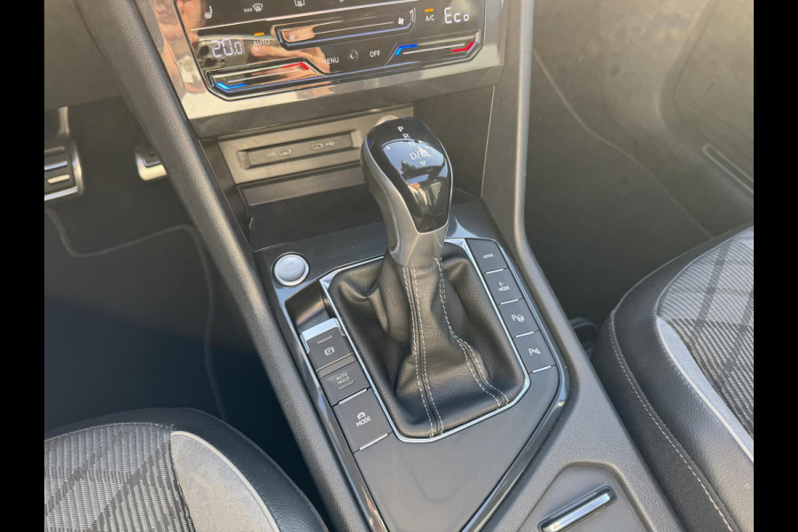 Volkswagen Tiguan 1.4 TSI eHybrid R-Line Business+ 245pk PHEV | Trekhaak | Panorama dak | Adaptieve Cruise | Achteruitrijcamera | Stoelverwarming | Virtuele cockpit | 1.800kg Trekgewicht ! Volkswagen Tiguan 1.4 TSI eHybrid R-Line Business+ 245pk PHEV | Trekhaak | Panorama dak | Adaptieve Cruise | Achteruitrijcamera | Stoelverwarming | Virtuele cockpit | 1.800kg Trekgewicht !