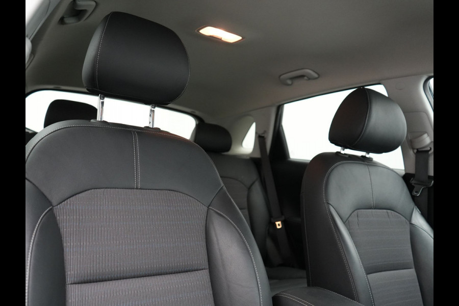 Kia Niro 1.6 GDi PHEV DynamicLine Plug In Hybrid 141pk Dealer O.H PHEV | Adaptive Cruise | Lederen Sportstoelen Verwarmd | Camera | Apple Carplay | Blis | Navigatie | Stuur Verwarmd |