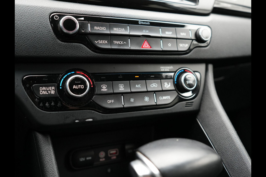 Kia Niro 1.6 GDi PHEV DynamicLine Plug In Hybrid 141pk Dealer O.H PHEV | Adaptive Cruise | Lederen Sportstoelen Verwarmd | Camera | Apple Carplay | Blis | Navigatie | Stuur Verwarmd |