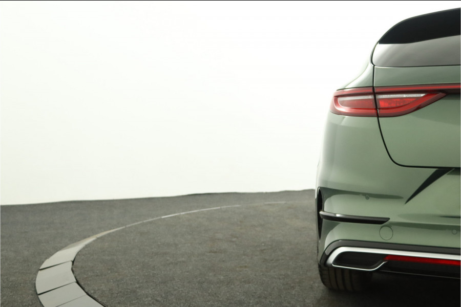 Kia ProCeed 1.5 T-GDi GT-PlusLine Apple Carplay/Android Auto - Cruise Control Adaptief - Dodehoekdetectie - Navigatie - Stoel/Stuur Verwarming - Fabrieksgarantie tot 07-2031