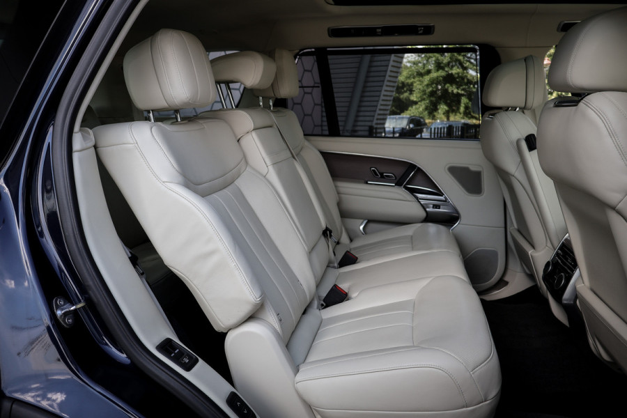 Land Rover Range Rover P530 4.4 V8 LWB Autobiography 7-PERSOONS | ELECTRIC SIDESTEPS | MASSAGE | STOELVERWARMING & VERKOELING | MEMORY SEATS | 360 CAME LWB
