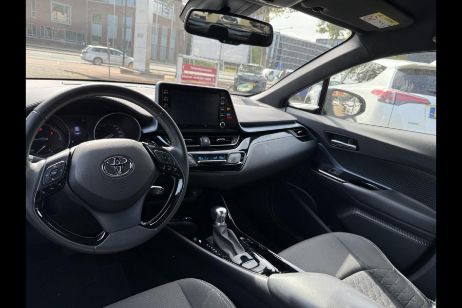 Toyota C-HR 1.8 Hybrid First Edition Bi-Tone | Apple Carplay & AndroidAUTO | Camera | Elektrisch inklapbare buitenspiegels |