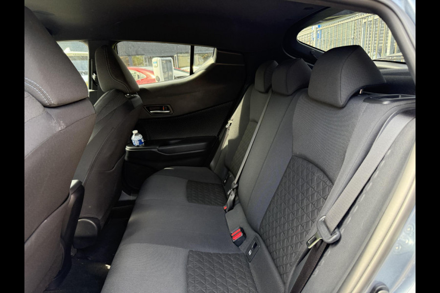 Toyota C-HR 1.8 Hybrid First Edition Bi-Tone | Apple Carplay & AndroidAUTO | Camera | Elektrisch inklapbare buitenspiegels |