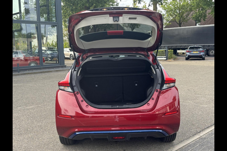 Nissan Leaf Tekna 40 kWh | Origineel NL Auto | 360° Camera | Stoel- & Stuurverwarming | Rijklaar met 12 mnd BOVAG Garantie!