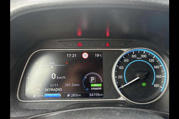 Nissan Leaf Tekna 40 kWh | Origineel NL Auto | 360° Camera | Stoel- & Stuurverwarming | Rijklaar met 12 mnd BOVAG Garantie!