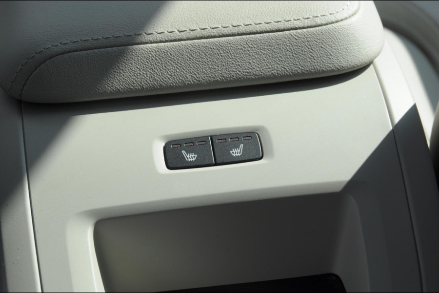 Volvo XC60 T6 350PK Automaat AWD Plus Bright Apple Carplay / Adaptive cruise control / Panorama dak / parkeersensoren met 360 camera / BLIS / Harman kardon audio / Stoelventilatie / Elektrisch bedienbare bestuurderstoel met geheugen / Keyless Entry / Elektrische achterklep