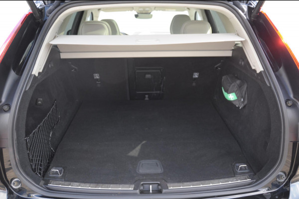 Volvo XC60 T6 350PK Automaat AWD Plus Bright Apple Carplay / Adaptive cruise control / Panorama dak / parkeersensoren met 360 camera / BLIS / Harman kardon audio / Stoelventilatie / Elektrisch bedienbare bestuurderstoel met geheugen / Keyless Entry / Elektrische achterklep