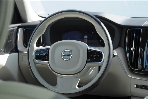 Volvo XC60 T6 350PK Automaat AWD Plus Bright Apple Carplay / Adaptive cruise control / Panorama dak / parkeersensoren met 360 camera / BLIS / Harman kardon audio / Stoelventilatie / Elektrisch bedienbare bestuurderstoel met geheugen / Keyless Entry / Elektrische achterklep