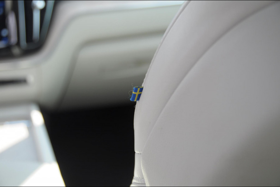 Volvo XC60 T6 350PK Automaat AWD Plus Bright Apple Carplay / Adaptive cruise control / Panorama dak / parkeersensoren met 360 camera / BLIS / Harman kardon audio / Stoelventilatie / Elektrisch bedienbare bestuurderstoel met geheugen / Keyless Entry / Elektrische achterklep