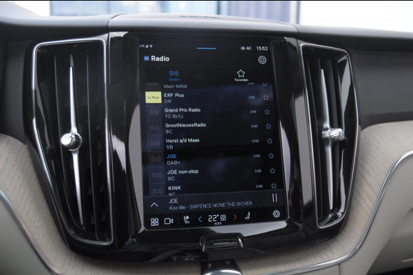 Volvo XC60 T6 350PK Automaat AWD Plus Bright Apple Carplay / Adaptive cruise control / Panorama dak / parkeersensoren met 360 camera / BLIS / Harman kardon audio / Stoelventilatie / Elektrisch bedienbare bestuurderstoel met geheugen / Keyless Entry / Elektrische achterklep