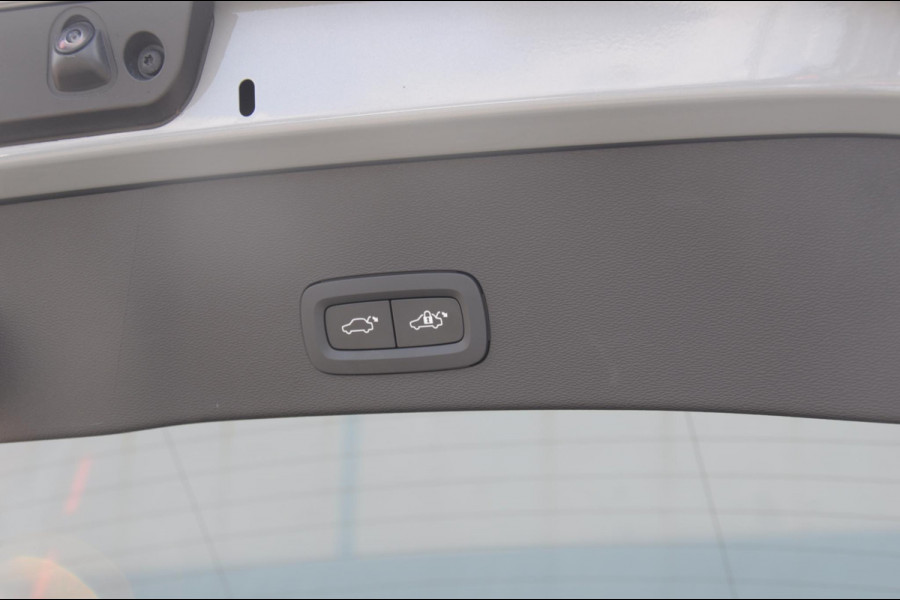 Volvo C40 Single Motor Extended Range Plus 82 kWh / Adaptive cruise control   / Pilot assist / BLIS / Stoel en stuur verwarming / Elektrische achterklep / Parkeersensoren met camera / Google infotainment