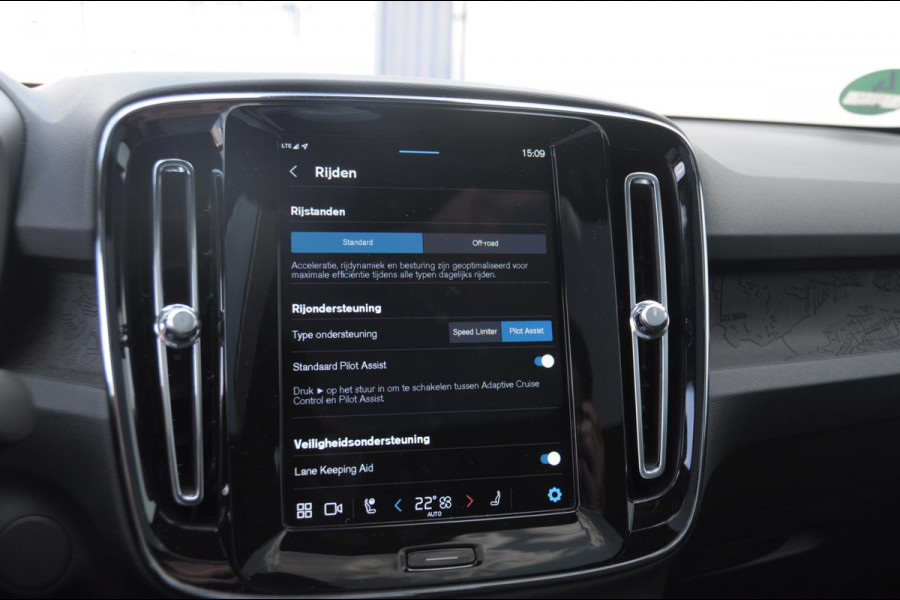 Volvo C40 Single Motor Extended Range Plus 82 kWh / Adaptive cruise control   / Pilot assist / BLIS / Stoel en stuur verwarming / Elektrische achterklep / Parkeersensoren met camera / Google infotainment