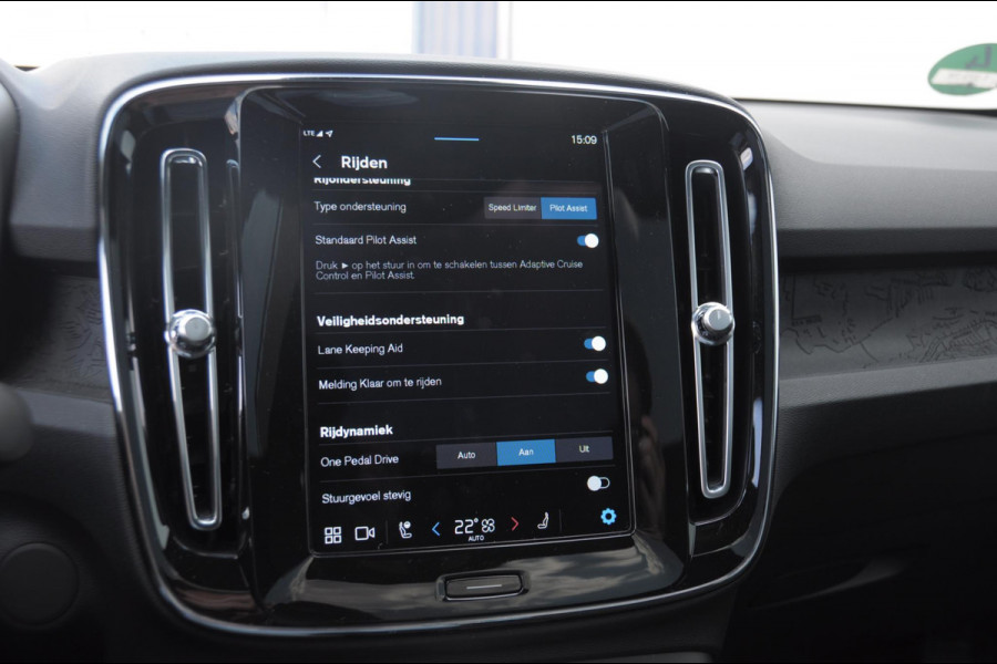 Volvo C40 Single Motor Extended Range Plus 82 kWh / Adaptive cruise control   / Pilot assist / BLIS / Stoel en stuur verwarming / Elektrische achterklep / Parkeersensoren met camera / Google infotainment