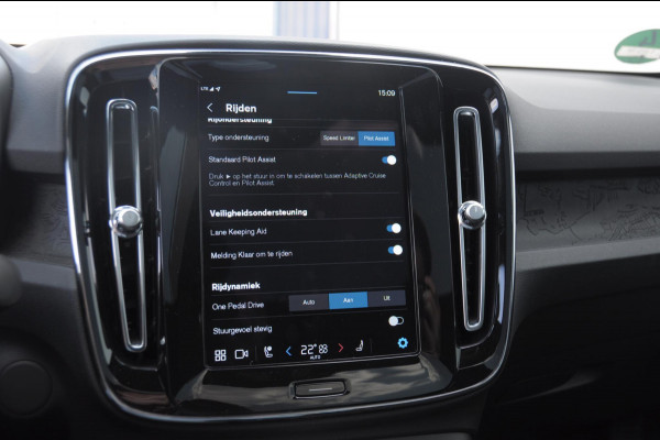 Volvo C40 Single Motor Extended Range Plus 82 kWh / Adaptive cruise control   / Pilot assist / BLIS / Stoel en stuur verwarming / Elektrische achterklep / Parkeersensoren met camera / Google infotainment