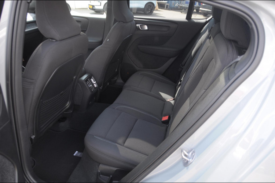 Volvo C40 Single Motor Extended Range Plus 82 kWh / Adaptive cruise control   / Pilot assist / BLIS / Stoel en stuur verwarming / Elektrische achterklep / Parkeersensoren met camera / Google infotainment