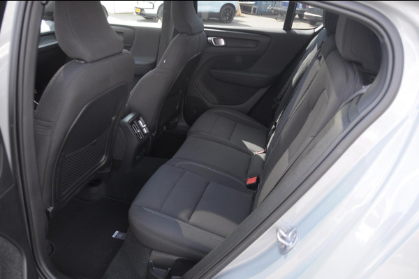 Volvo C40 Single Motor Extended Range Plus 82 kWh / Adaptive cruise control   / Pilot assist / BLIS / Stoel en stuur verwarming / Elektrische achterklep / Parkeersensoren met camera / Google infotainment