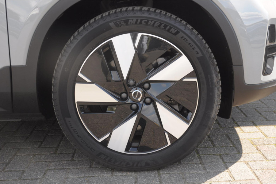 Volvo C40 Single Motor Extended Range Plus 82 kWh / Adaptive cruise control   / Pilot assist / BLIS / Stoel en stuur verwarming / Elektrische achterklep / Parkeersensoren met camera / Google infotainment