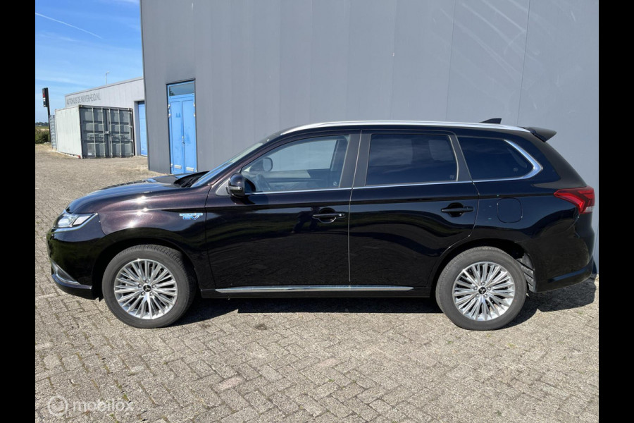 Mitsubishi Outlander 2.4 PHEV Pure +