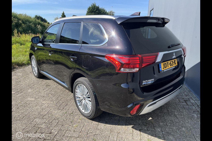 Mitsubishi Outlander 2.4 PHEV Pure +