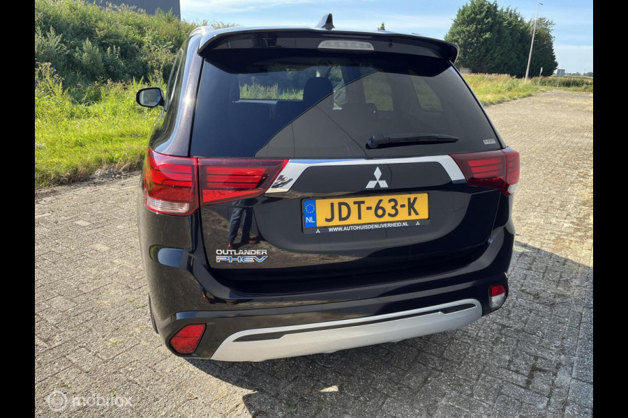 Mitsubishi Outlander 2.4 PHEV Pure +