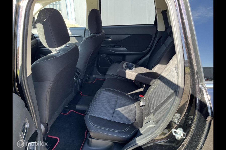 Mitsubishi Outlander 2.4 PHEV Pure +