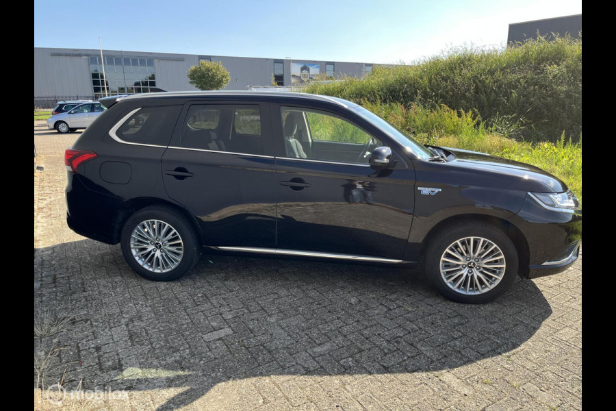 Mitsubishi Outlander 2.4 PHEV Pure +