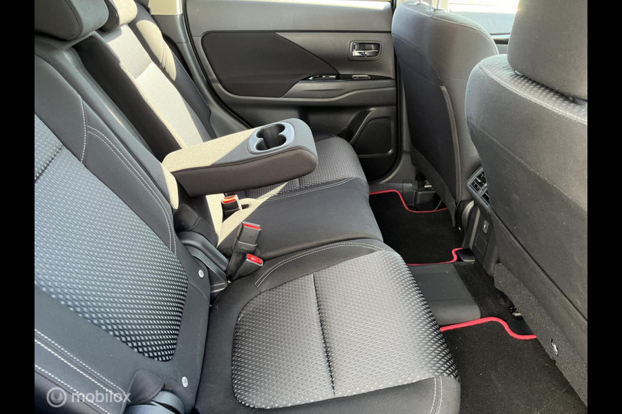 Mitsubishi Outlander 2.4 PHEV Pure +
